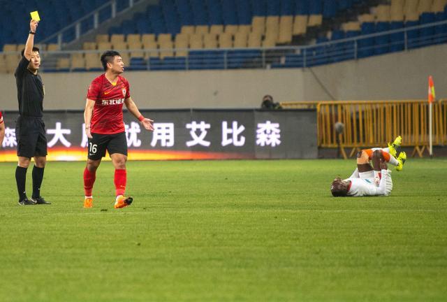 炸金花小游戏网页版-亚泰备战不停歇 蒋哲：间歇期大家都练瘦了、晒黑了